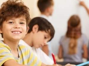 Depremin vurduğu Akhisar ve Kırkağaç’ta yarı yıl tatili uzatıldı