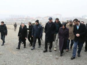 Bakan Soylu, konteyner kent kurulacak alanı inceledi