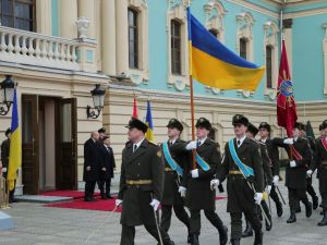 Cumhurbaşkanı Erdoğan, Kiev’de resmi törenle karşılandı