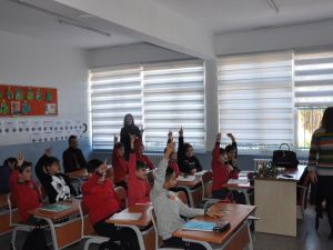 Çeşmeli öğrencilere gıda eğitimi veriliyor