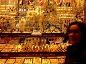 Altında dalgalı seyir