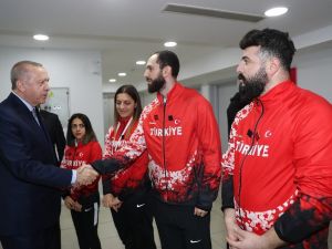 Cumhurbaşkanı Erdoğan, Burhan Felek Atletizm Pisti’nin açılışını yaptı