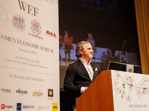 “Kadınların iş hayatında eşit şartlarda çalışmasını önemsiyoruz”