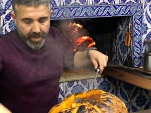 “Yemeğini paylaşmak geleneklerimizde var”