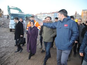 Bakan Kurum deprem bölgesinde incelemelerde bulundu