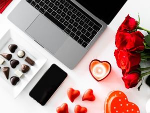 Sevgililer Günü’nde pahalı hediyeler tercih ediliyor, son günlere kadar bekleniyor