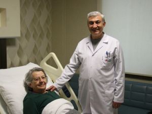 Karın ağrısıyla gelen hastanın safra kesesinden 120’ye yakın taş çıkarıldı