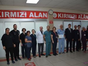 İl Sağlık Müdürü Açıkgöz’den Atatürk Devlet Hastanesi Acil Servis Birimi’ne teşekkür belgesi