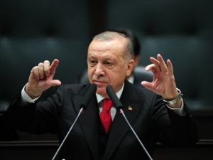Cumhurbaşkanı Erdoğan: “Askerlerimize en küçük bir zarar gelmesi halinde rejim güçlerini her yerde vuracağımızı buradan ilan ediyorum”