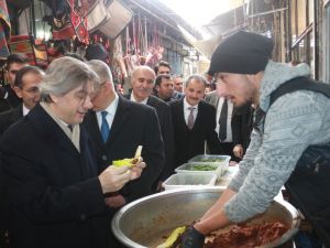 Bakan Yardımcısı Demircan, tuz hanında incelemede bulundu