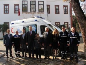 Hizmetten memnun kalan vatandaş ambulans bağışladı