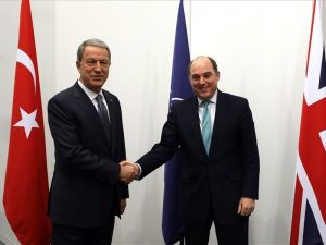 Bakan Akar, İngiltere Savunma Bakanı Wallace ile görüştü