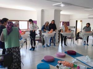 Gebe okulunda büyükannelere eğitim