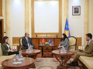Kosova Büyükelçisi Sakar, Kosova’nın yeni Meclis Başkanı’nı ziyaret etti