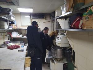 Salihli zabıtasından gıda denetimi