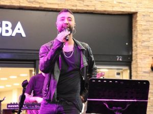 Pop sanatçısı Tan Taşçı, Highway’de sevenleriyle buluştu