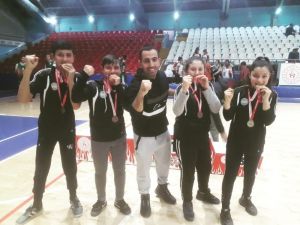 Kulalı öğrencilerin bilek güreşi başarısı