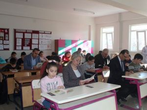 Kaymakam Çiçek: "Öğrencilerimizin en yakın arkadaşının kitaplar olmasını istiyoruz"