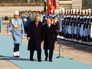 Cumhurbaşkanı Erdoğan, Özbek Cumhurbaşkanı Mirziyoyev’i resmi törenle karşıladı