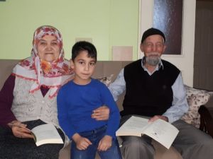 Dede torunun okuma aşkı