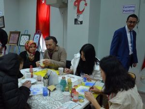 Yabancı öğrenciler Türk el sanatlarını öğrendi