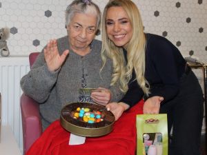 Simay Özyiğit’ten yaşlılara moral ziyareti