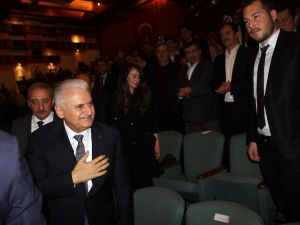 Binali Yıldırım: “Darbe söylentilerini çıkaranlar 15 Temmuz’u düşünsün”