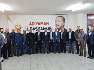 AK Parti heyeti muhtarlarla bir araya geldi