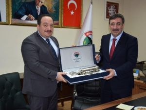 AK Parti Genel Başkan Yardımcısı Yılmaz’dan Viranşehir Belediyesine ziyaret