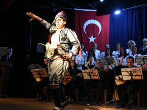 Nazilli’de ‘Bizden Türküler’ dinleyenleri coşturdu