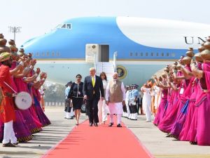 ABD Başkanı Trump, ilk resmi ziyareti için Hindistan’da