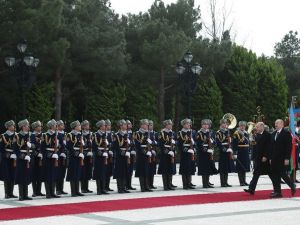 Cumhurbaşkanı Erdoğan Azerbaycan’da resmi törenle karşılandı
