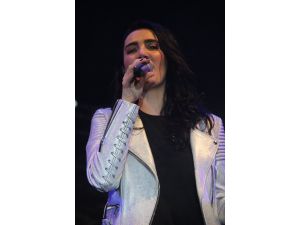 Popçu Sıla, 23 Nisan Şenliğinde Gaziemiri Salladı