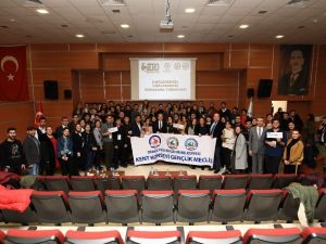 Denizli’de gençler fikirleriyle yarıştı