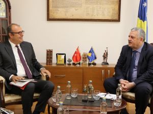 Kosova İçişleri Bakanı Veliu,  Büyükelçi Sakar’ı kabul etti