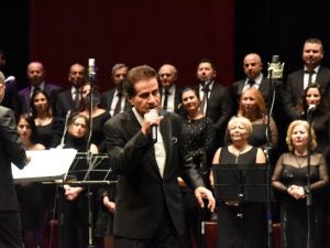 Zekai Tunca 50’inci sanat yılını Bilecik’te kutladı