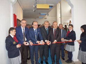“40 Hadisle Değerlerimiz” resim sergisi açıldı