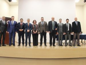 İzmir’de ‘Farklı Yönleriyle Sosyal Ağlar ve Dijital Oyunlar’ paneli