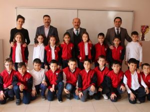 İlkokulda İstiklal marşını ezbere okuma etkinliği