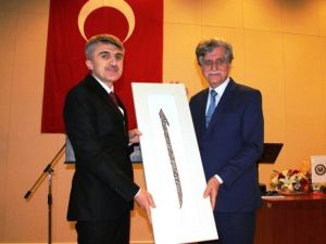 Rektör Uysal: "Mevlana gibi olabilsek, ne güzel olur"