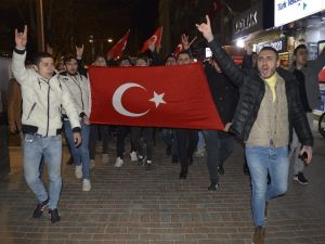 Eskişehirli gençler şehitler için yürüdü