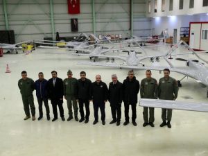 Bakan Varank ve Bayraktar’dan sınırdaki kahramanlara ziyaret
