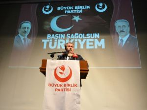 Destici: “Rusya kuzu postuna bürünmüş bir ayıdır”