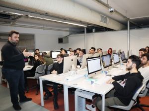 İzmir Ekonomili öğrencilere ‘Yazılım ve Tasarım Kampı’