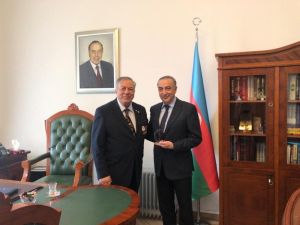 Prof. Dr. İbrahim Öztek, "İhamlı Azerbaycan Döş Nişanı" ile ödüllendirildi