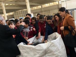 MER Koleji öğrencileri geri dönüşüm tesisini gezdi