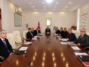 Üniversite güvenlik tedbirleri Vali Deniz başkanlığında görüşüldü