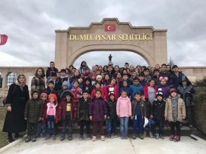 Öğrenciler şehitlikleri ziyaret etti