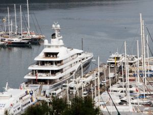 Fethiye’ye gelen lüks yata 230 bin litre yakıt ikmali yapıldı
