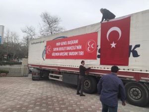 MHP Lideri Bahçeli’nin yardım tırları göçmenlere ulaştı